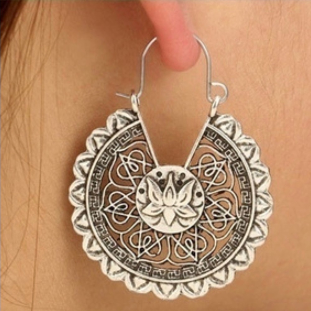 πBOTH SIDES LOTUS ANTIQUE FLOWERS EARRINGS - Picture 4 of 6